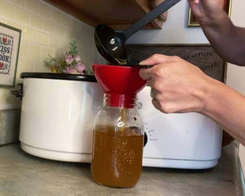making onion broth