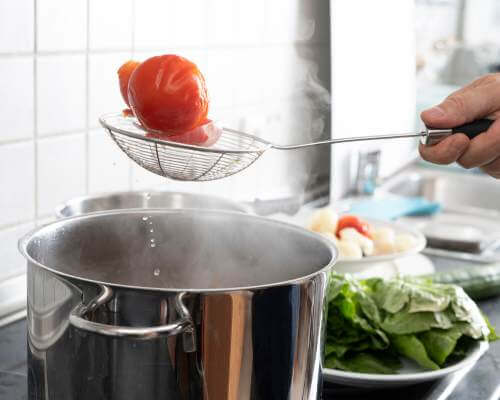blanching tomatoes