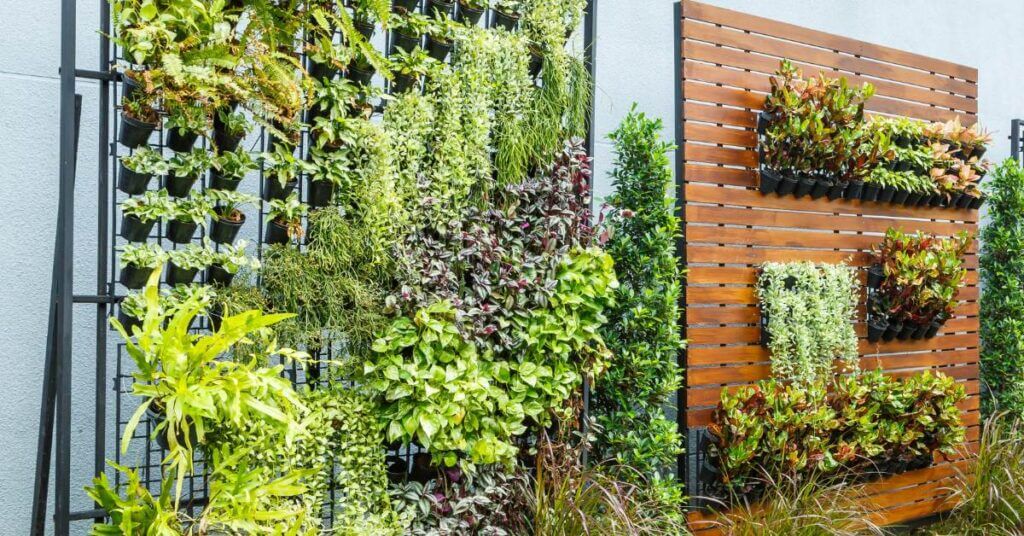 pretty garden wall design